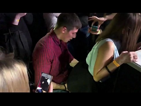❤️ Sexo real en una discoteca rusa. Chica rusa de 18 años en el ano y la vagina follada en un club nocturno ️❌ Video de porno de calidad en es.xxxdesichudai.ru ❌️
